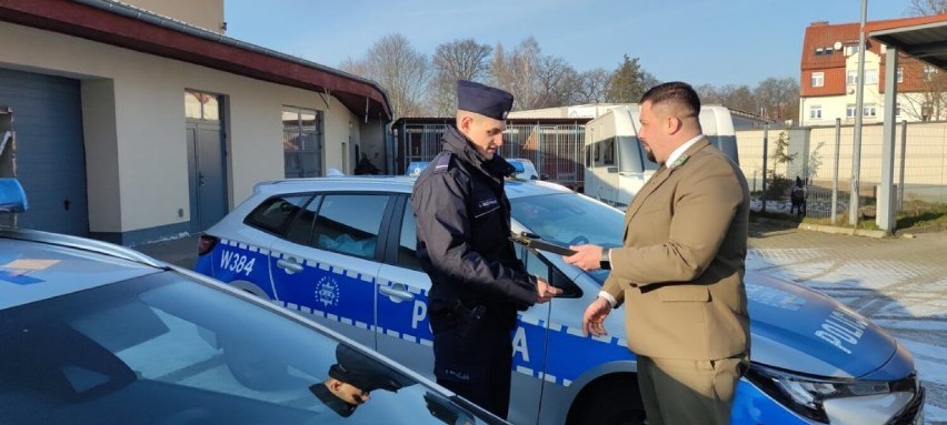 RDLP Szczecinek wsparła zakup radiowozów dla drawskich policjantów [zdjęcia]