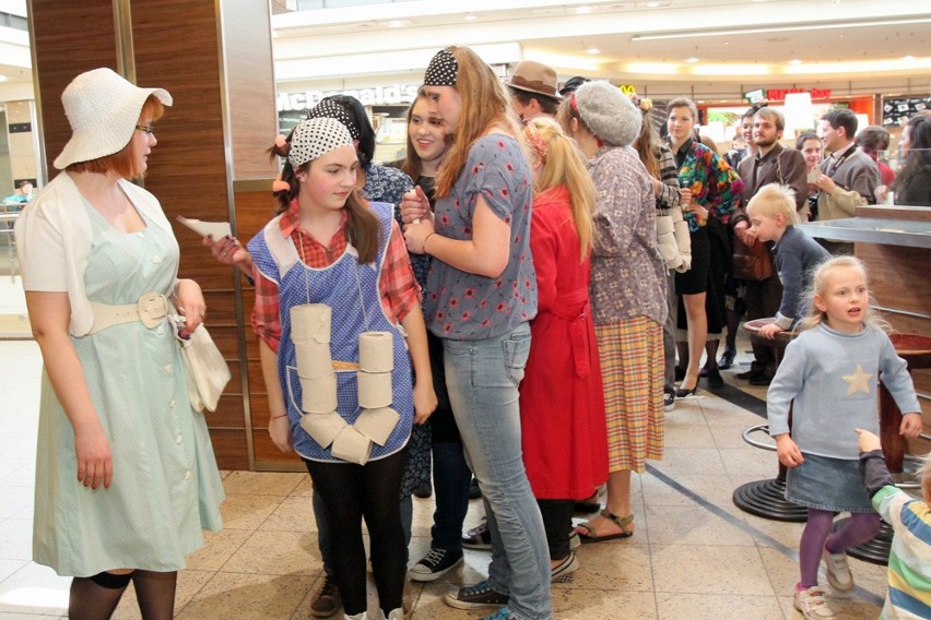 Za czym stoi ta kolejka - czyli flash-mob w Galerii Łódzkiej