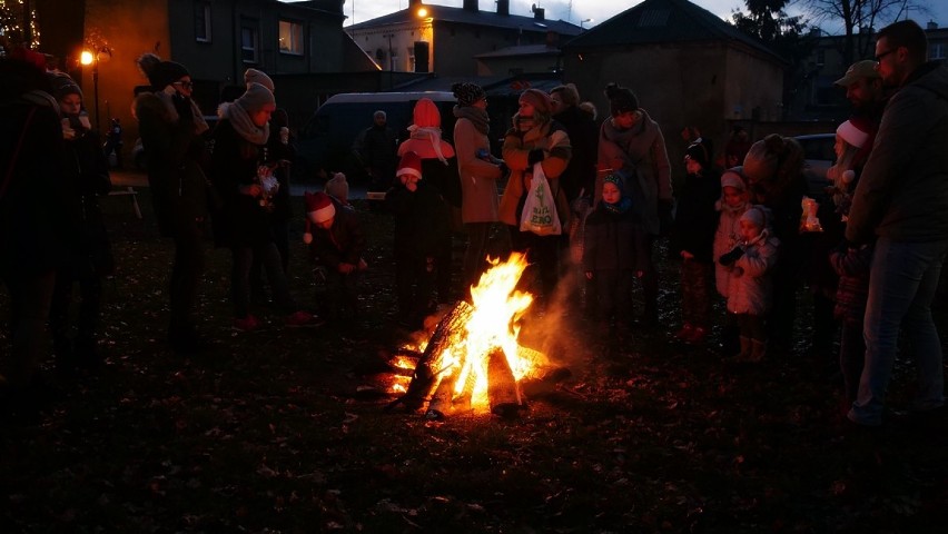 Nie jeden, a wielu Mikołajów zawitało do Parku Miejskiego w Kłecku [FOTO, FILM]