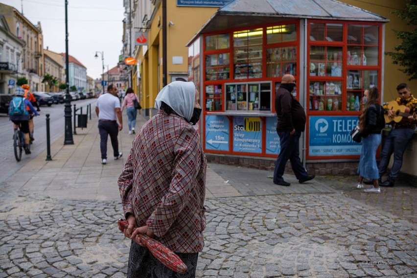  Tarnów. XXI Międzynarodowy Tabor Pamięci Romów 2020. Na ulicach w centrum miasta było słychać muzykantów [ZDJĘCIA]