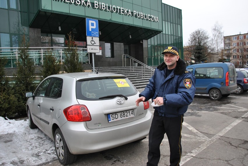Dąbrowa Górnicza: Straż Miejska rozpoczęła kontrole miejsc parkingowych dla osób niepełnosprawnych