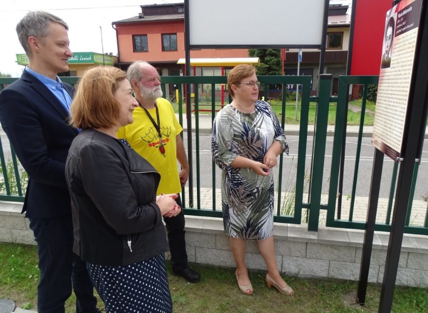 Tablice pamięci poświęcone bohaterom z Brzeszcz, którzy nieśli pomoc więźniom obozu Auschwitz - Birkenau [ZDJĘCIA]