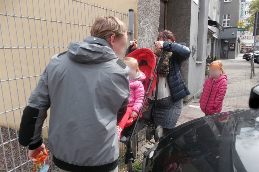 Mistrzowie złego parkowania z Gdyni utrudniaja życie pieszym...