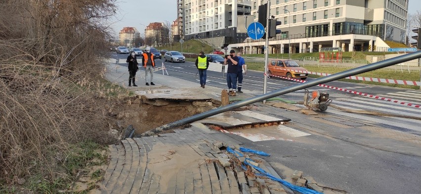 Lublin: Mieszkańcy Czechowa i Sławinka bez wody. Duża awaria magistrali przy al. Kompozytorów Polskich 