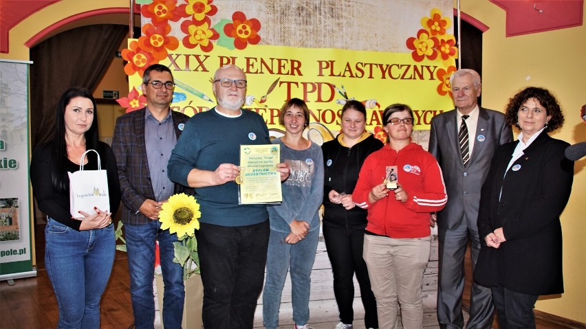 Plener plastyczny z Towarzystwem Przyjaciół Dzieci z Legnicy w Legnickim Polu