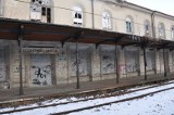 Dworzec kolejowy w Maczkach - kiedyś piękny, teraz straszy. Kto zawinił?
