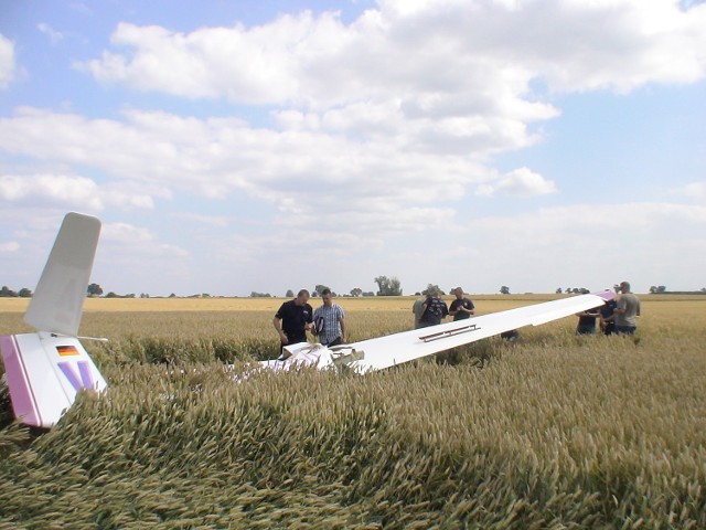 Wypadek szybowca w Jacewie. Pilot w ciężkim stanie