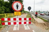 Nasyp pod mostem Hypszera w Bydgoszczy "się sypie". Ścieżka rowerowa już jest naprawiana, ale szykuje się poważna naprawa kolejnego mostu