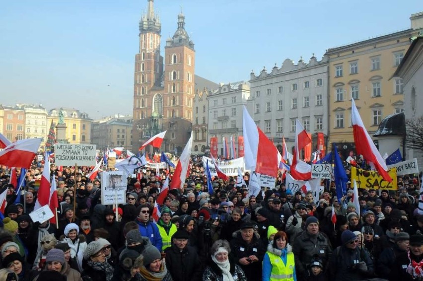 Manifestacja KOD w Krakowie [ZDJĘCIA, WIDEO]