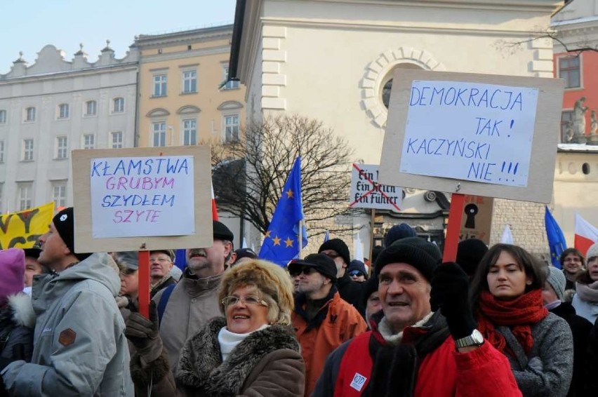 Manifestacja KOD w Krakowie [ZDJĘCIA, WIDEO]