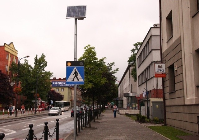 Znaki drogowe w Piekarach Śląskich pojawiły się na czterech piekarskich „zebrach”.