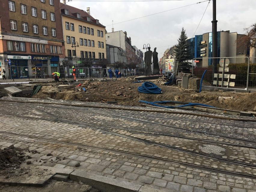 Prace nad przebudową torowiska w centrum Zabrza idą pełną...