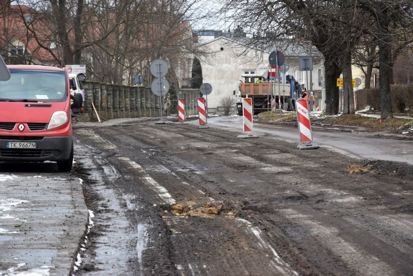 Rozpoczął się remont ulicy Wojska Polskiego w Kielcach. Są utrudnienia. Zobacz zdjęcia i film
