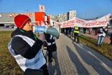 Protest pracowników Kauflandu we Wrocławiu. Na transparentach: „Mamy dość wyzysku!”