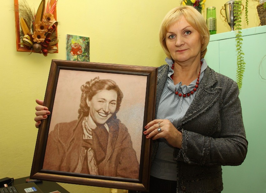 Teresa Janocha z portretem Krystyny Skarbek, który będzie...