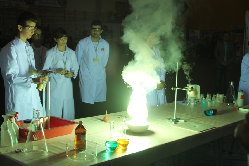 Targi Edukacyjne: Pokaz chemiczny uczniów z ZSP 1 [ZDJĘCIA]