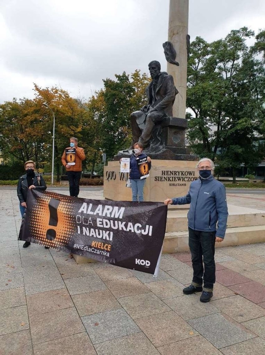 Symboliczny protest w Dniu Nauczyciela, przeciwko nominacji...