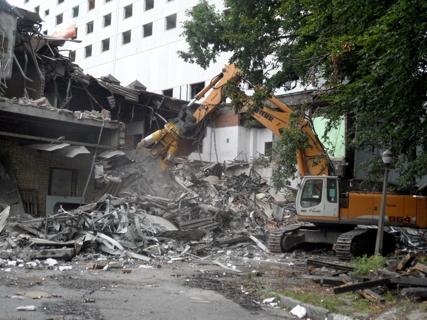 Hotel Diament w Jastrzębiu: zaczynają wyburzać budynek.