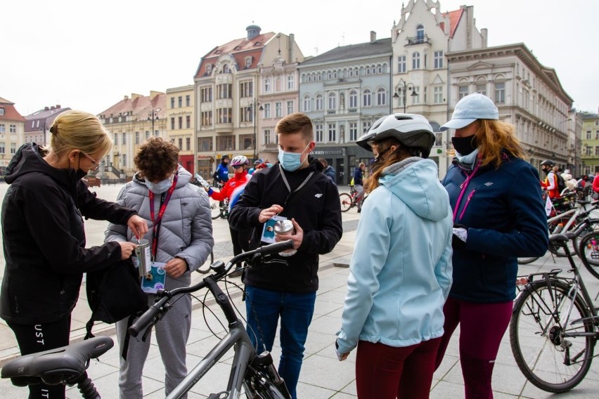 W niedzielę (18.04.2021 r.) ze Starego Rynku w Bydgoszczy...