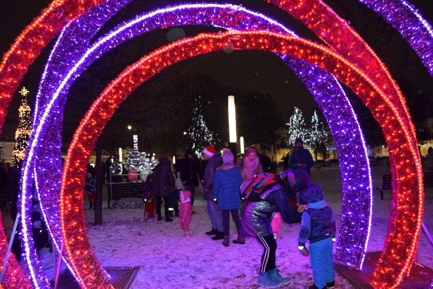 Suwałki gotowe na święta. W mieście świecą już iluminacje 