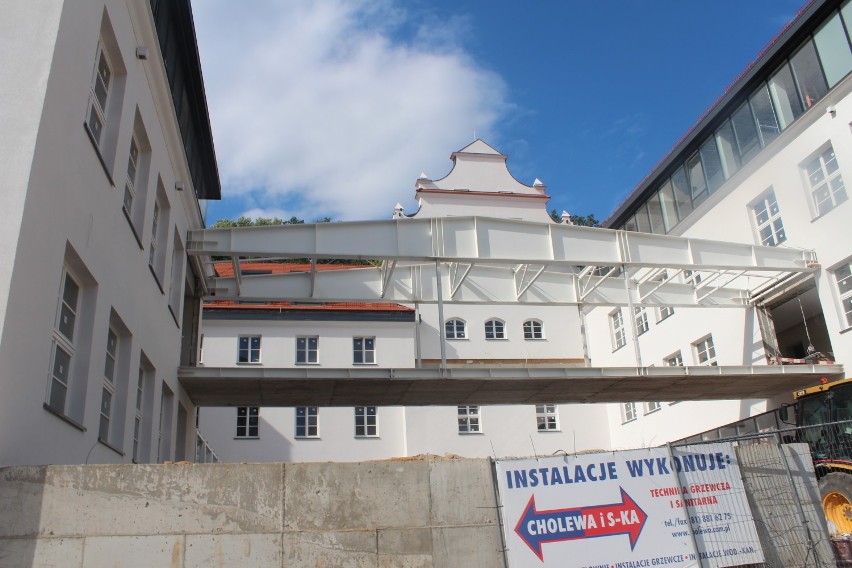 Szkoła w Kazimierzu za duża na potrzeby gminy? Burmistrz zapewnia, że sale będą zajęte