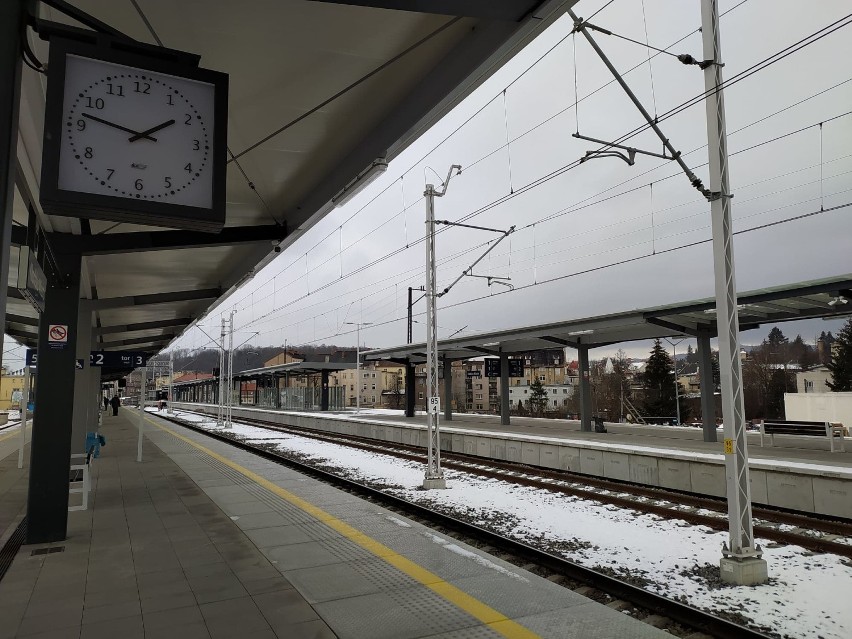 Dworzec Kłodzko Miasto ciągle w remoncie. Zobacz, jak się zmienia! 