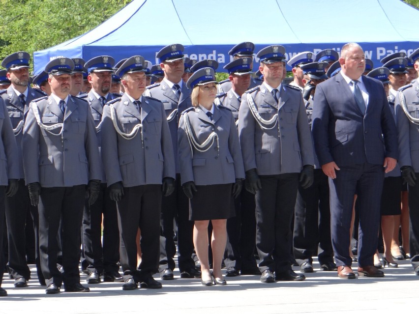 Międzypowiatowe obchody Święta Policji w Radomsku. Medale i awanse dla policjantów. ZDJĘCIA