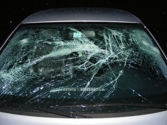 Młody mieszkaniec gminy Stężyca uszkodził samochód po kłótni z jego właścicielem