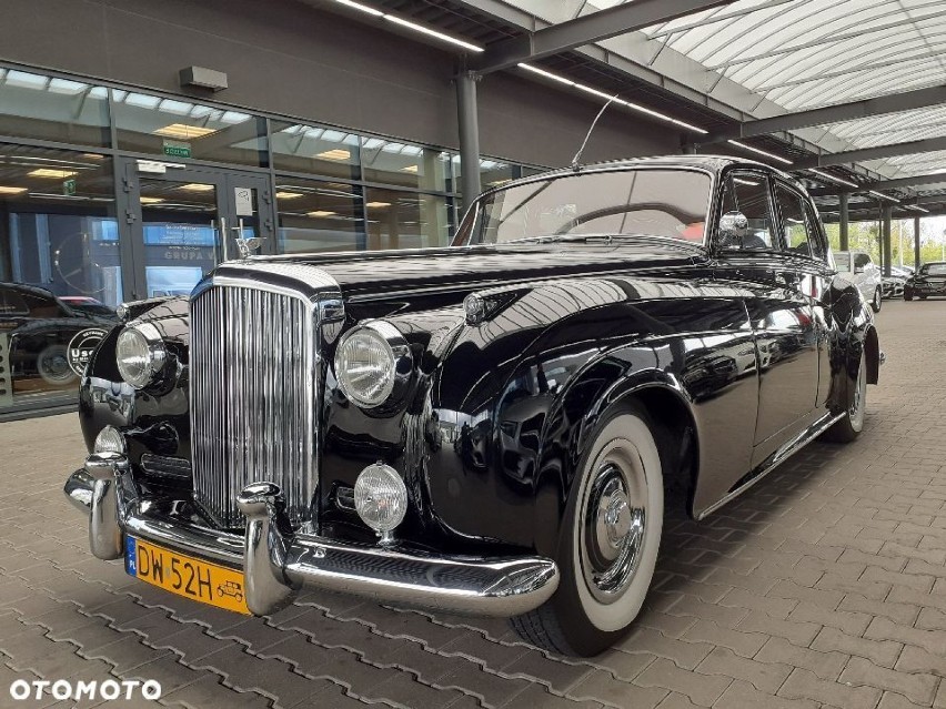 Bentley 
1958 99 900 km Benzyna Sedan 
Cena: 250 000...