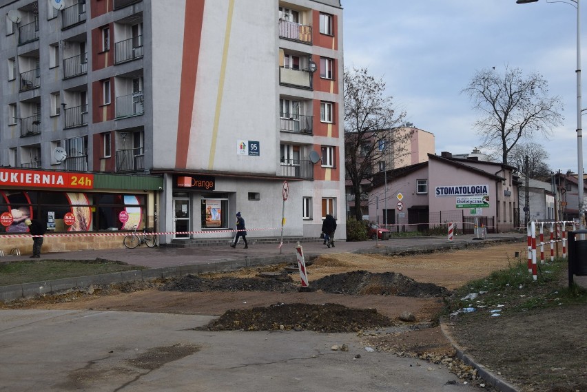 Tak obecnie wygląda remontowany fragment ulicy Piłsudkiego w Zawierciu.