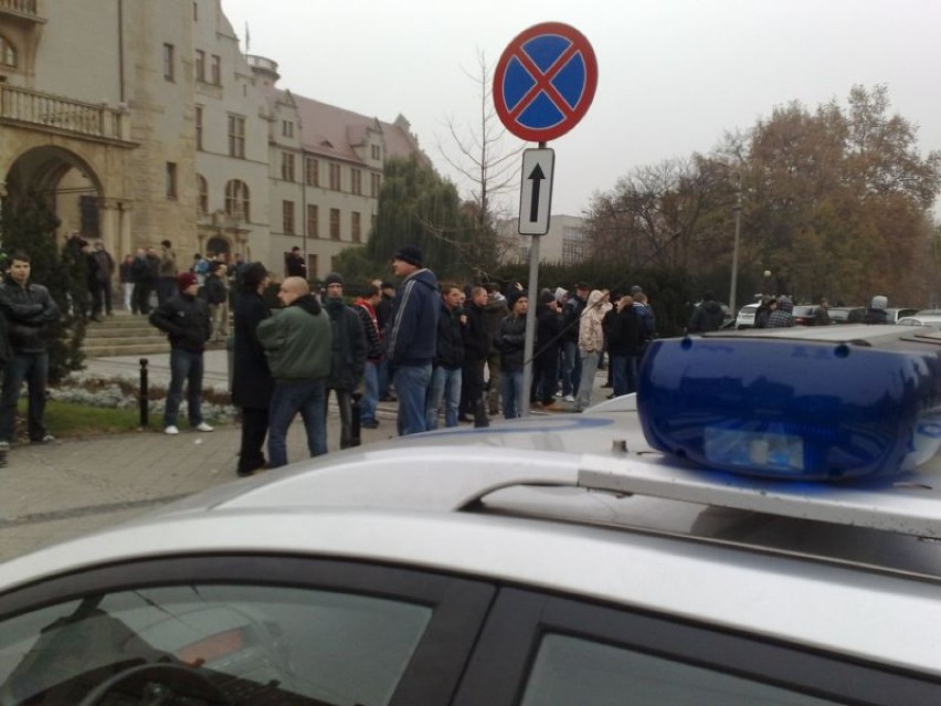 Na placu Mickiewicza pół godziny przed rozpoczęciem Marszu...