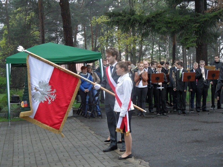 Tradycyjnie w Lublińcu uroczystości z okazji święta 3 maja odbyły się na Cmentarzu Wojskowym [FOTO]