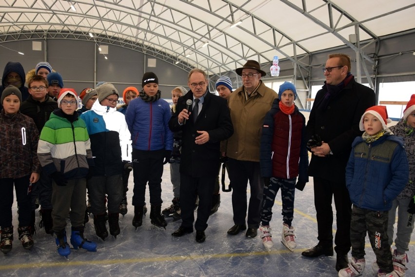 Lodowisko przy SP 11 w Suwałkach zostanie otwarte w sobotę...