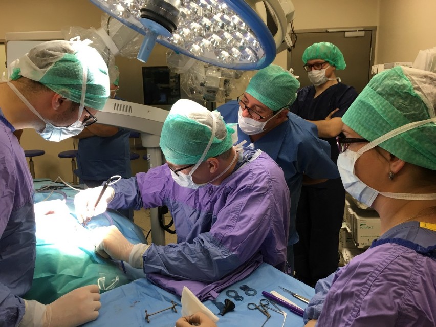 Operacja wszczepienia implantu ślimakowego