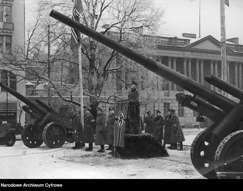 Poznań został zajęty przez Niemców 10 września 1939 roku. W...