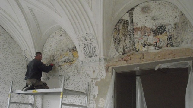 Prace przy renowacji fresków wydłużyły remont pocysterskiego klasztoru