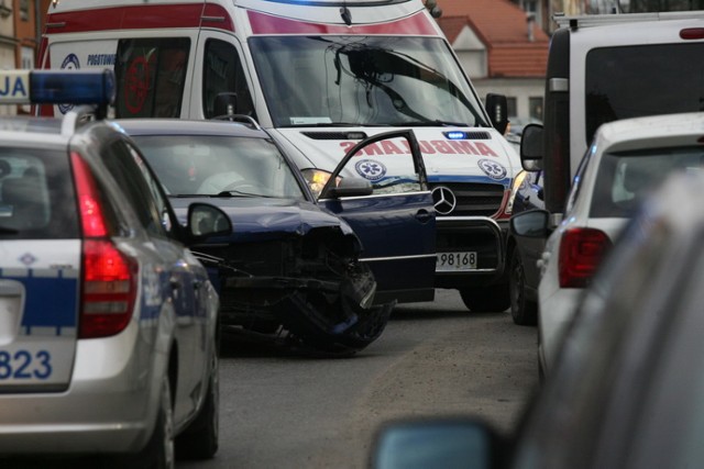 Wypadek na ulicy Hutników w Legnicy