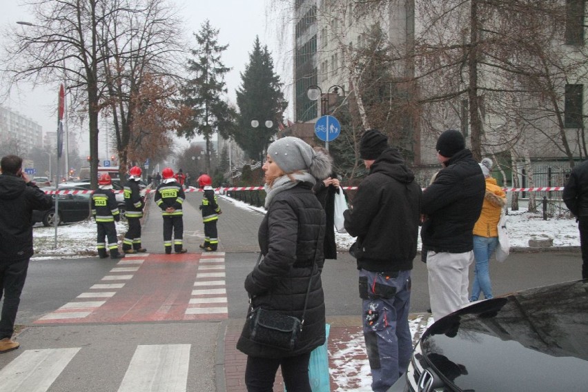 Ewakuacja w Sądzie Rejonowym w Kielcach. Ktoś zadzwonił z informacją, że w budynku jest bomba