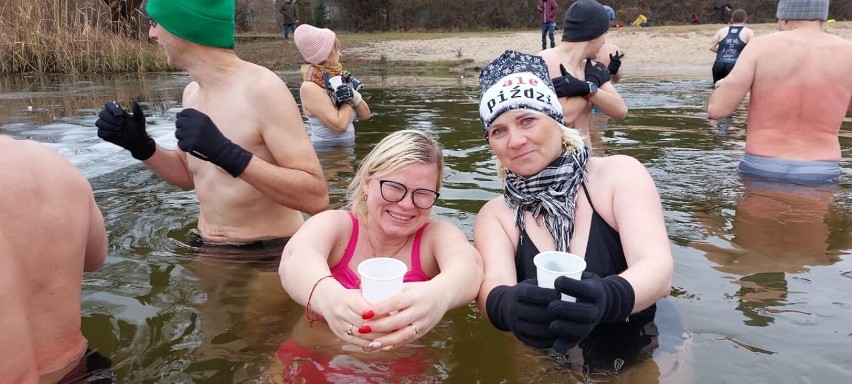 Pierwsze w tym roku niedzielne morsowanie Chełmskiego Klubu Morsów. Zobacz zdjęcia