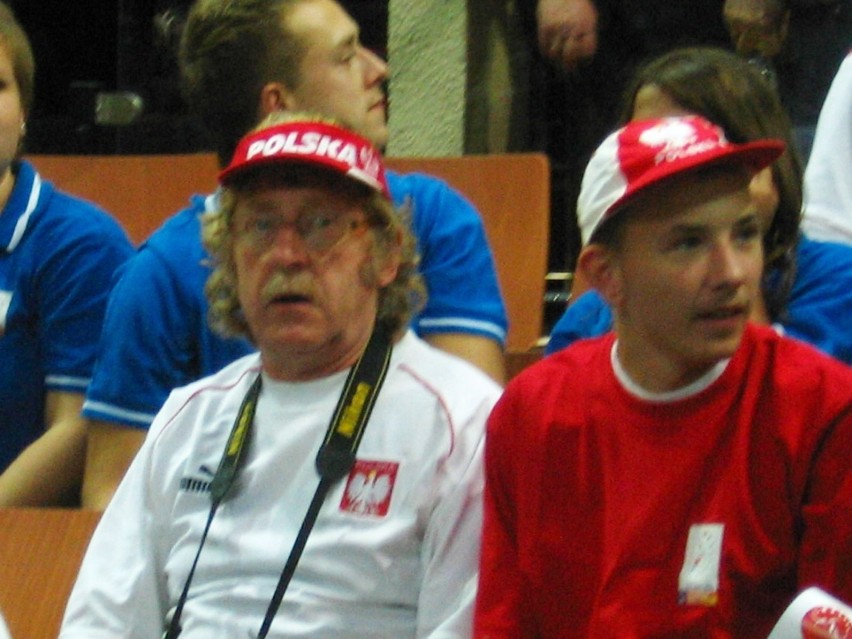 Ojciec z synem czekają na polską reprezentację / fot. Piotr...