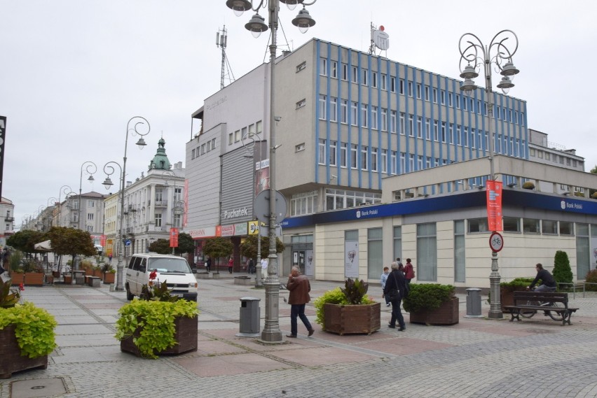 Donice ograniczające ruch na ulicy Sienkiewicza w Kielcach już stoją (ZDJĘCIA)