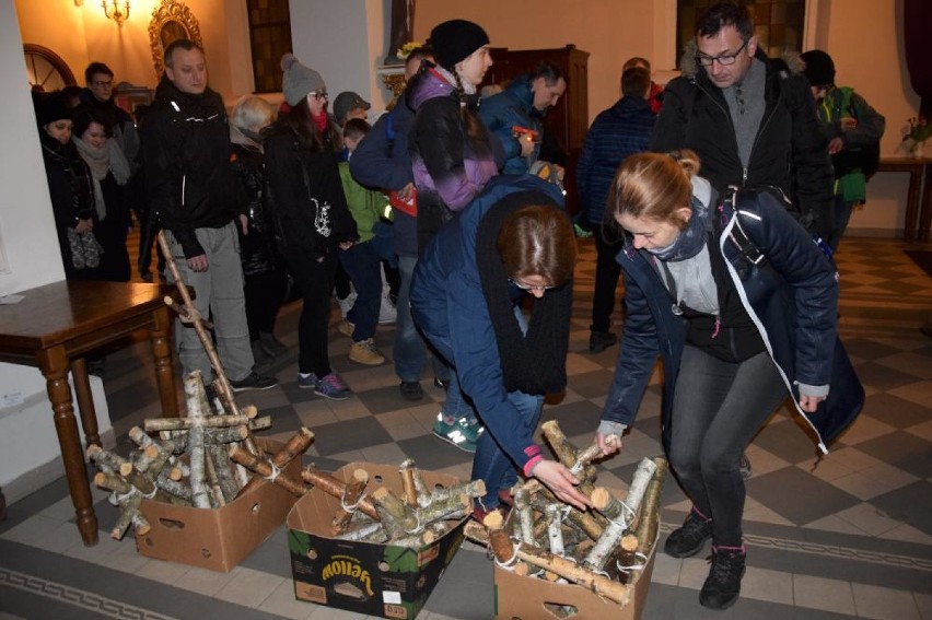 Ekstremalna Droga Krzyżowa w Chodzieży: Próba dla ciała i dla ducha [FOTO]