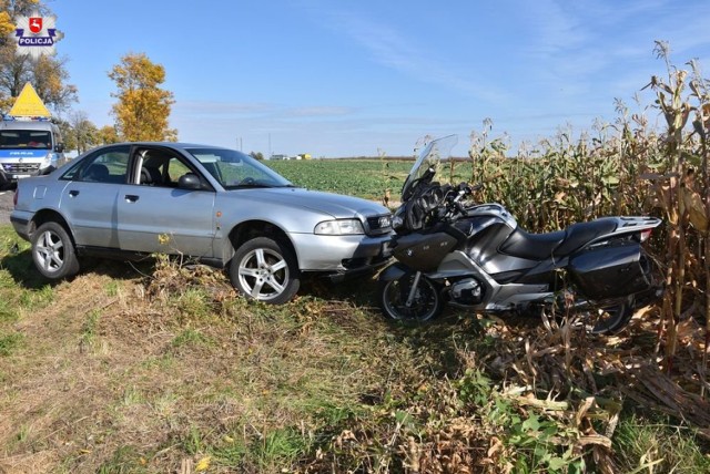 Luchów Górny. Zderzenie osobówki z jednośladem. Motocyklista z poważnymi obrażeniami w szpitalu