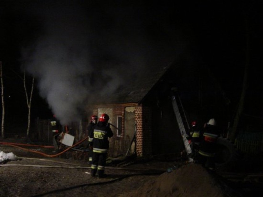 Spoza miasta: Spłonął dom jednorodzinny w Brzeźnie