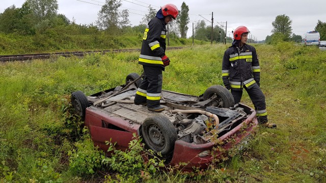 Wypadek w Łodzi. Dachowanie na Jędrzejowskiej