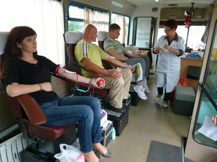 W Tomaszowie oddano prawie 11 litrów krwi dla policjanta z Łodzi, rannego w wypadku drogowym