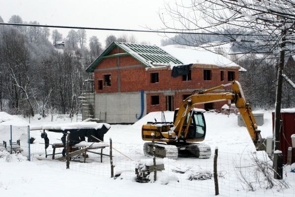 Gródek nad Dunajcem: 6 tysięcy złotych na głowę &quot;zakopali&quot; w halach i jeziorze [ZDJĘCIA]