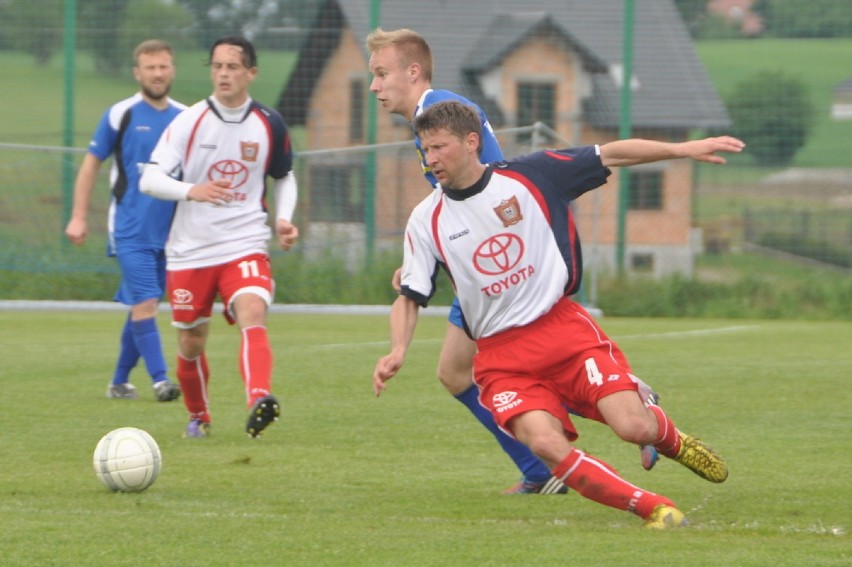 KS Chwaszczyno - Amator Kiełpino 1:0 (1:0) - zdjęcia z meczu...