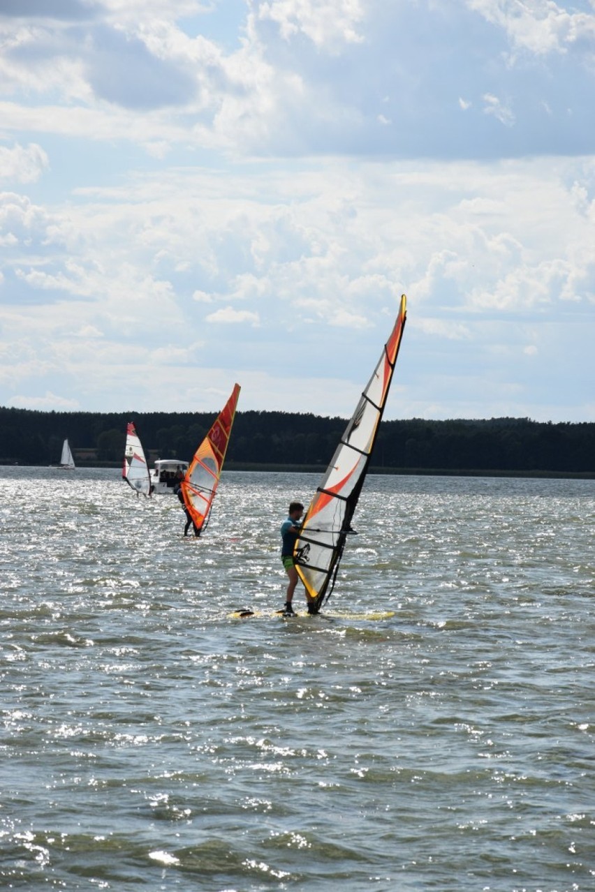 Zbąszyń: Windsurfing - sport wodny uprawiany na jeziorze Błędno - 23 sierpnia 2020 [ZDJĘCIA]