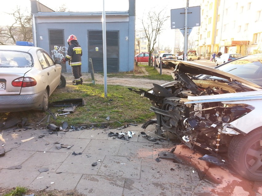 Wypadek na Kusocińskiego w Łodzi. Kierowca dostał ataku epilepsji [ZDJĘCIA]